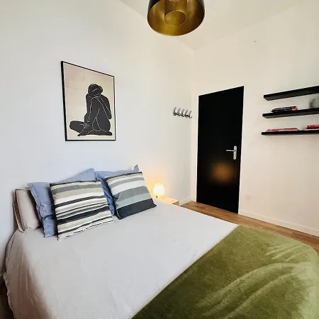 Charming Townhouse Air Conditioning And Parking